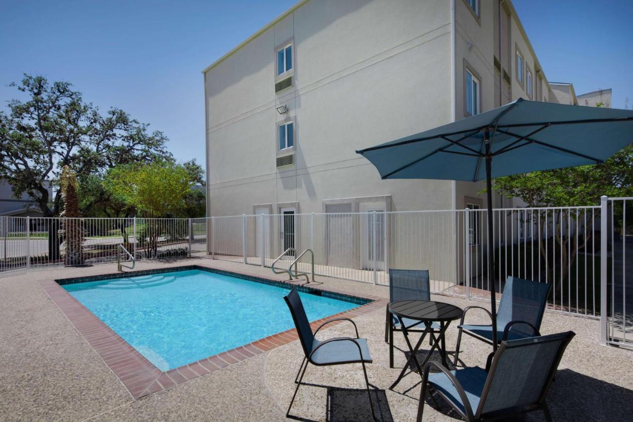 Hotel Baymont By Wyndham San Antonio Airport Extérieur photo