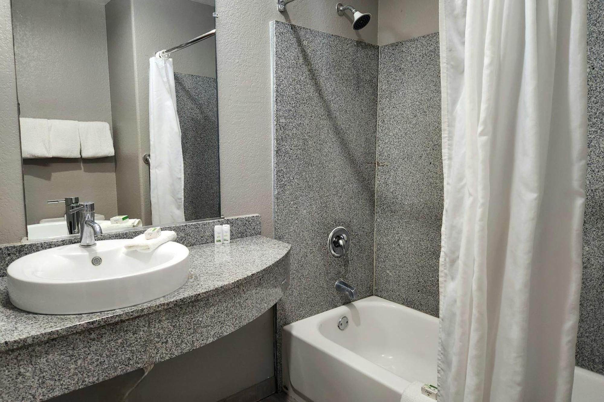 Hotel Baymont By Wyndham San Antonio Airport Extérieur photo