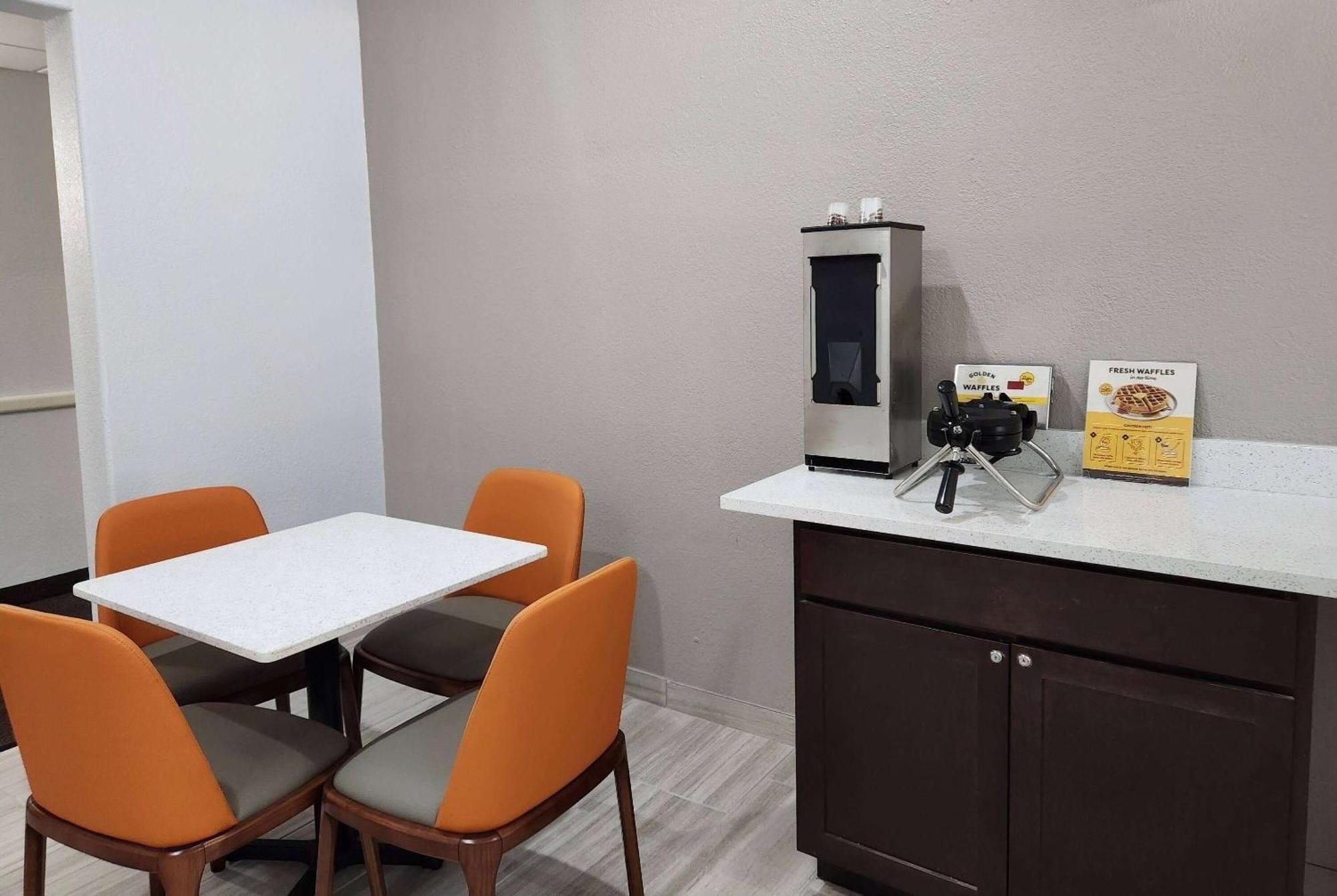 Hotel Baymont By Wyndham San Antonio Airport Extérieur photo
