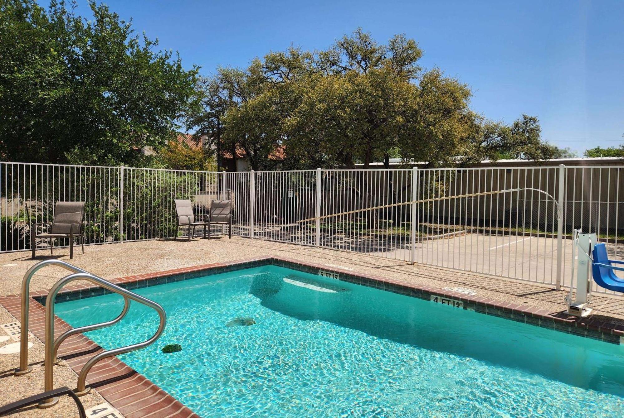 Hotel Baymont By Wyndham San Antonio Airport Extérieur photo